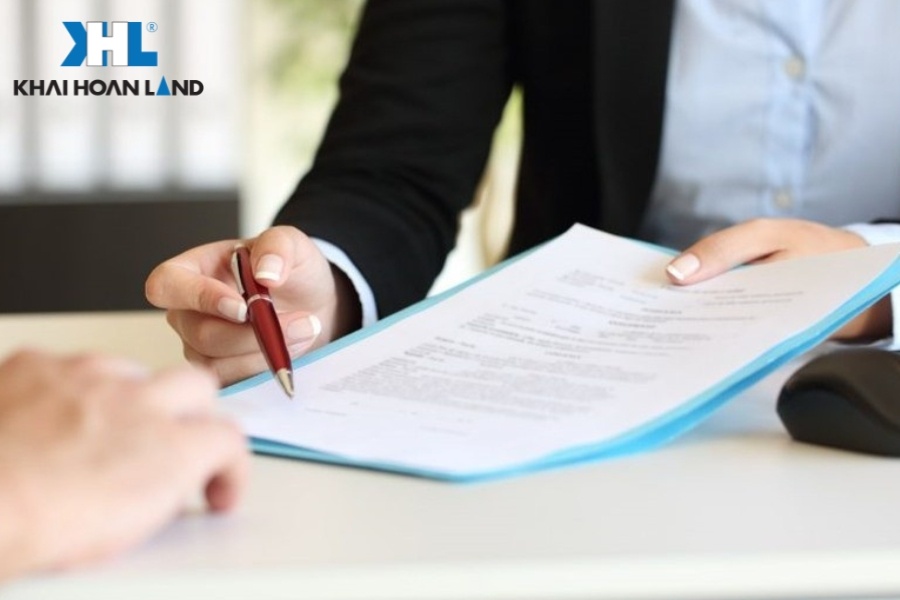 Đọc kỹ hợp đồng mua bán nhà trước khi đặt bút ký kết