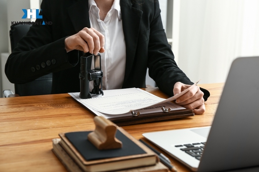 Đóng phí công chứng hợp đồng