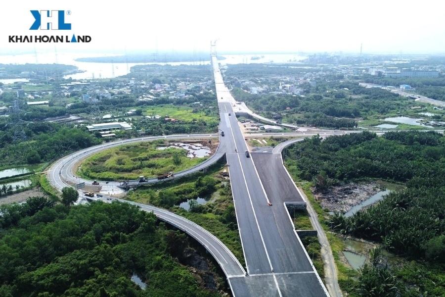Hạ tầng bứt phá cùng với tuyến cao tốc Bến Lức - Long Thành