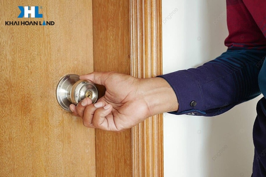Tránh chọn căn hộ có nhà vệ sinh nằm cạnh cửa chính