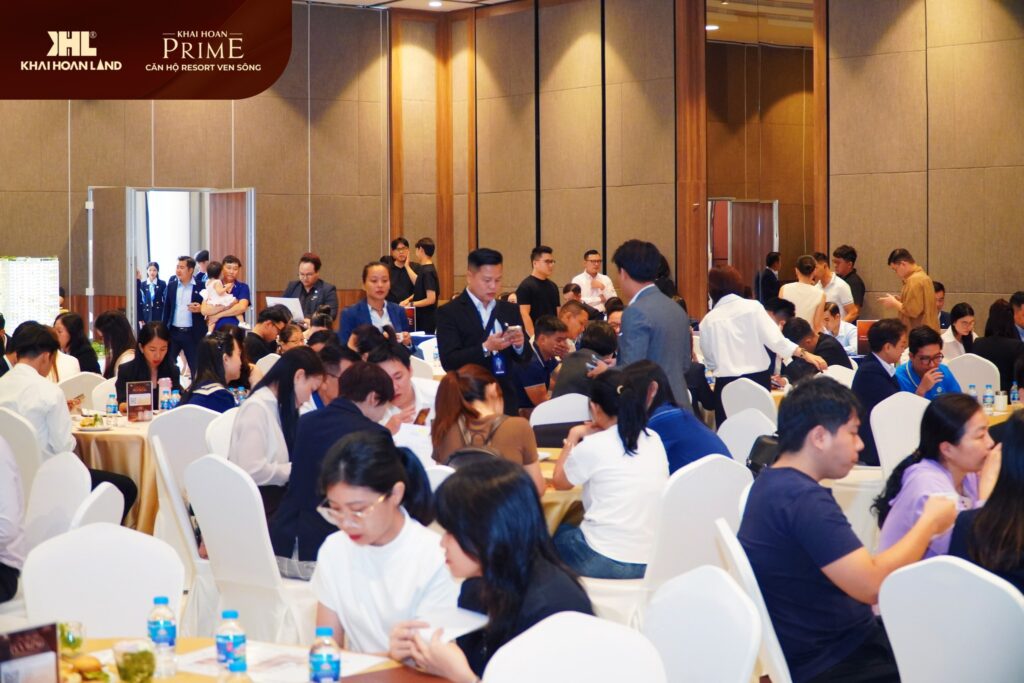 Khách hàng mua căn hộ Khải Hoàn Prime tại sự kiện mở bán